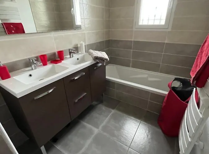 Grande Maison La Merasel فيلة *